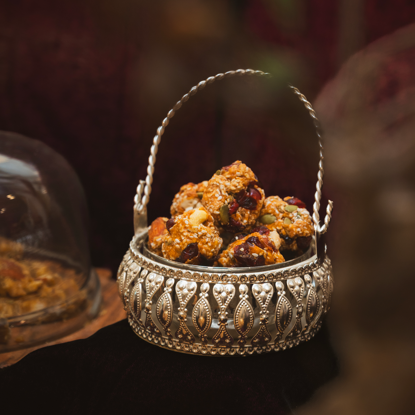Cranberry Sesame Gur Laddoo